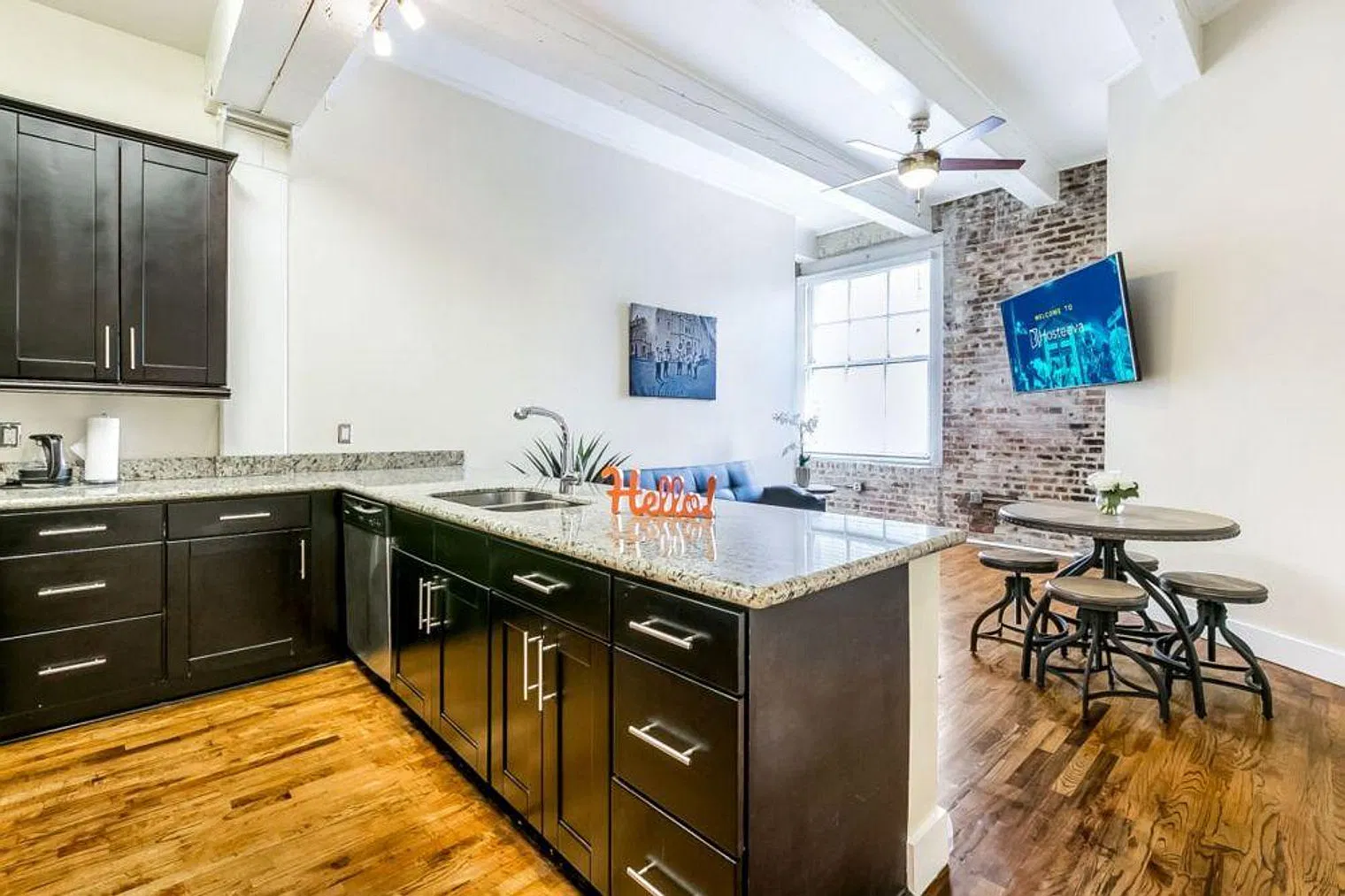1 bed, 1.0 bath, 645 sqft, $4,397 — Photo 2