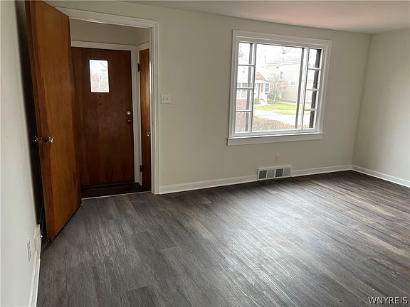 4th image of 695 Mount Vernon Rd