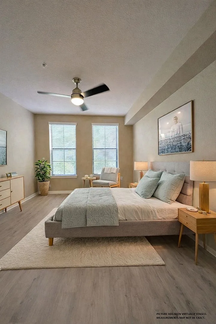 Cozy, updated 1x1 621 square feet with balconette — Photo 3