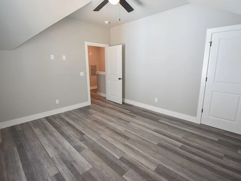 772 S Locust Ave — Photo 11
