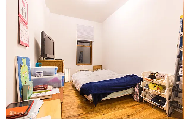 Rented by Douglas Elliman | media 23