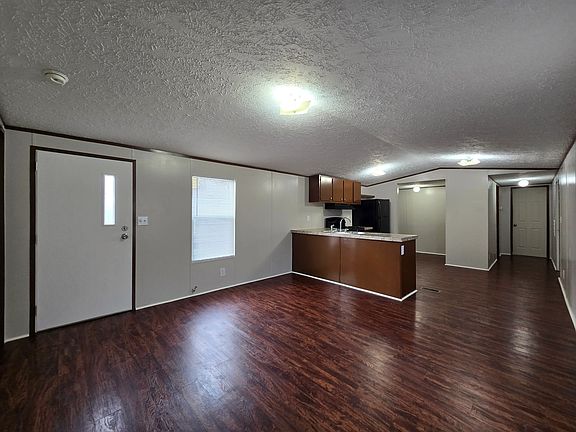 5th image of 229 Robin Dr