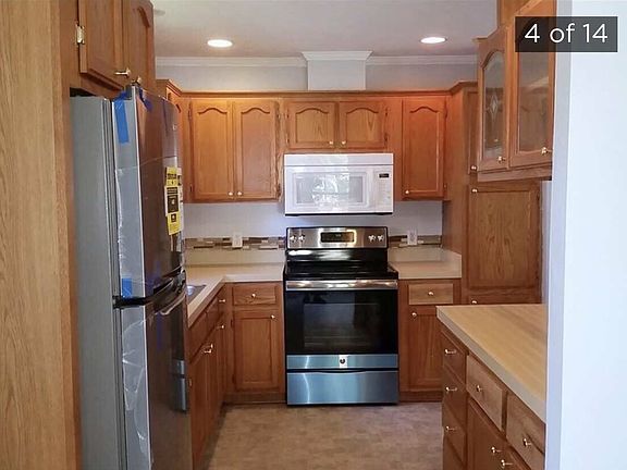 3rd image of 905 Stewart Ave