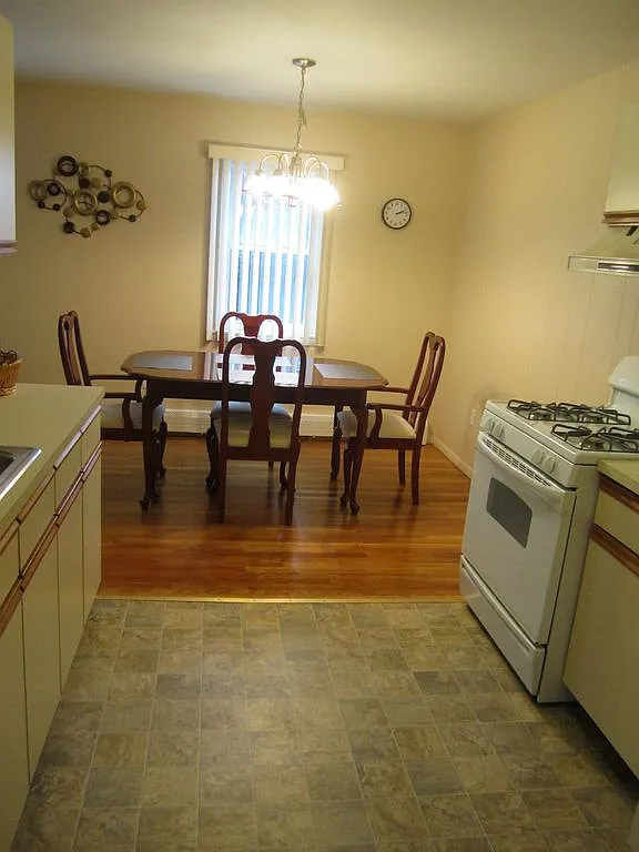 Building Photo - 82 Regency Park Dr