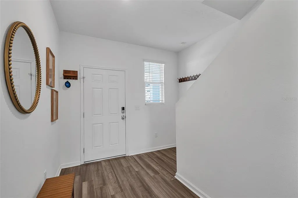 3 bed, 2.5 bath, 1471 sqft, $2,700 — Photo 2
