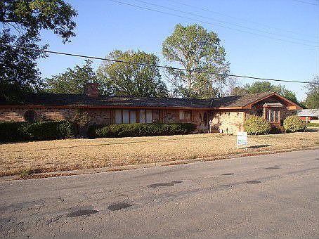 1st image of 242 W Live Oak St