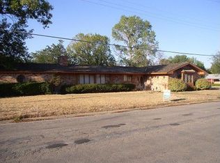 242 W Live Oak St, Jacksboro, TX 76458