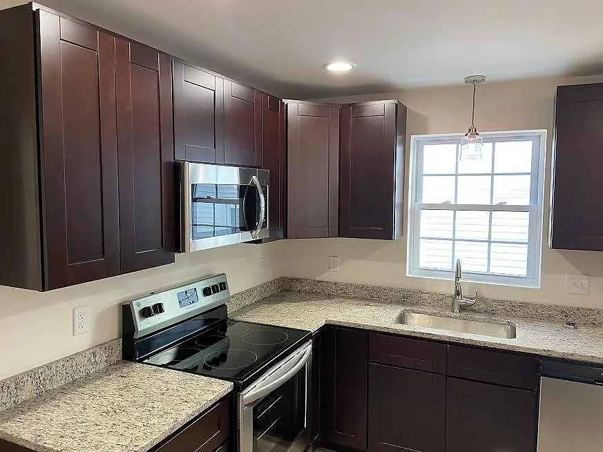 3 bed, 1200 sqft, $2,525 — Photo 2