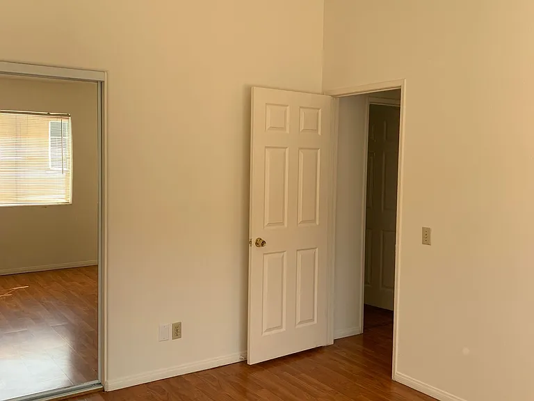 2403 Meade Ave — Photo 8