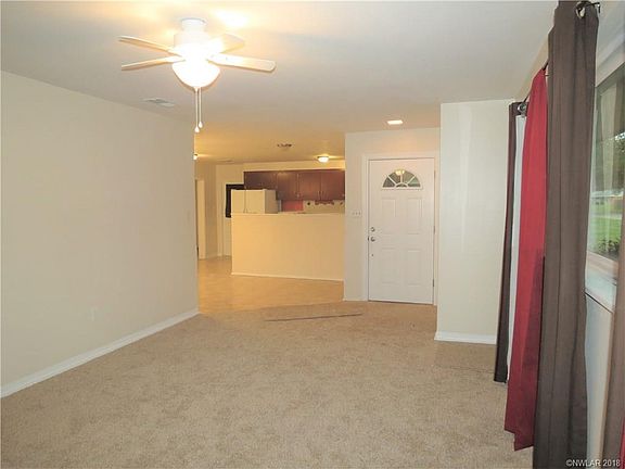 3rd image of 905 Camilla Dr