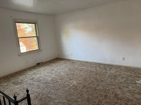 3rd image of 315 Greenwich Cir