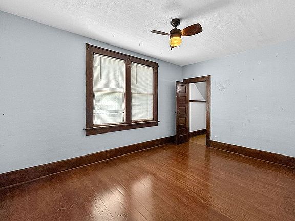4th image of 1304 Ash St