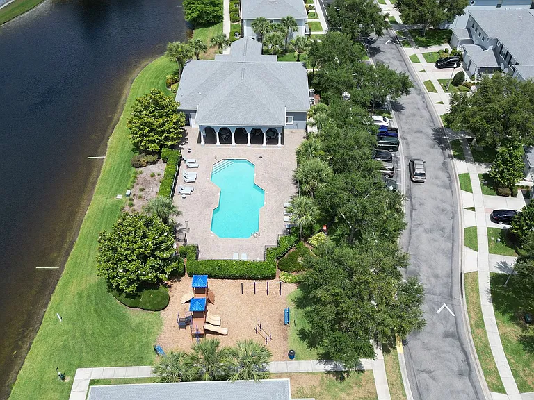 10612 Savannah Wood Dr — Photo 32