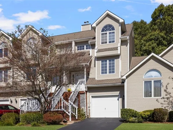 198 River Farms Dr #198, West Warwick, RI 02893