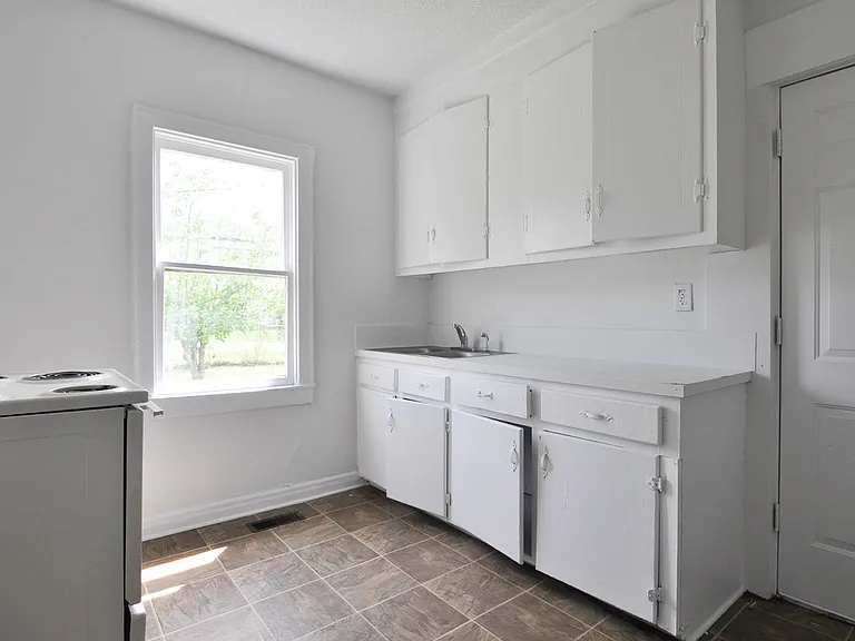 280 Cedar St — Photo 6