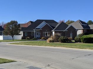 3412 Country Club Ln, Kearney, NE 68845