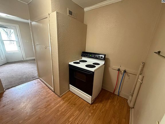 4th image of 815 E 9th Ave