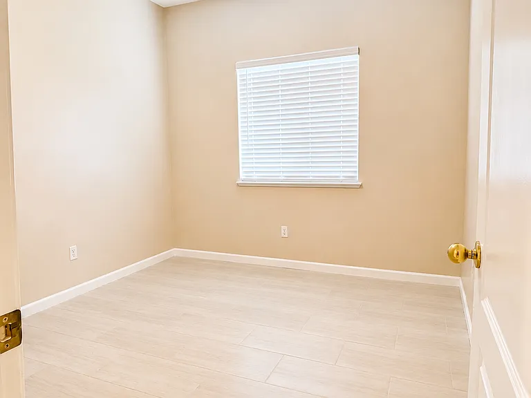 404 Windsor Park Dr — Photo 21
