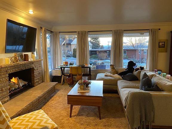 4th image of 4315 S Spruce Cir