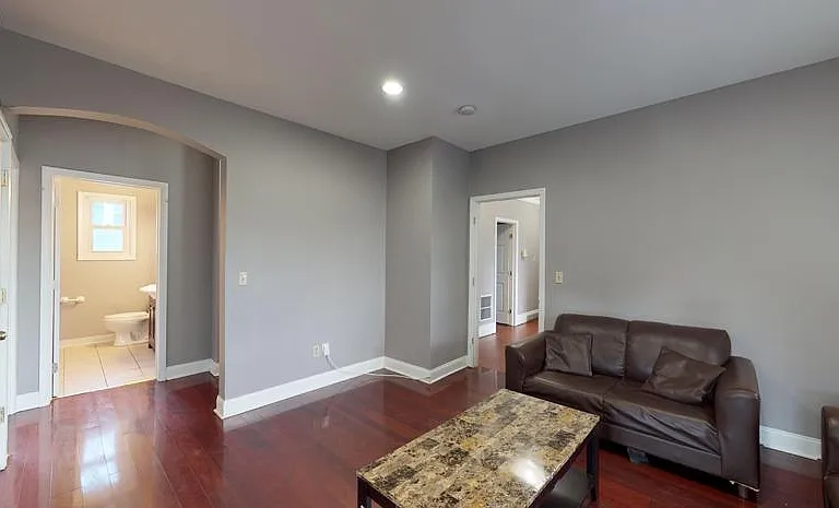 201 Comstock Ave #2R — Photo 4