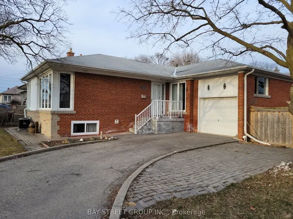 110 Acton Ave, Toronto, ON M3H 4H3