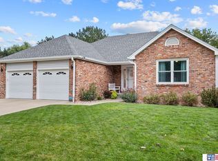 5218 Bison Dr, Lincoln, NE 68516