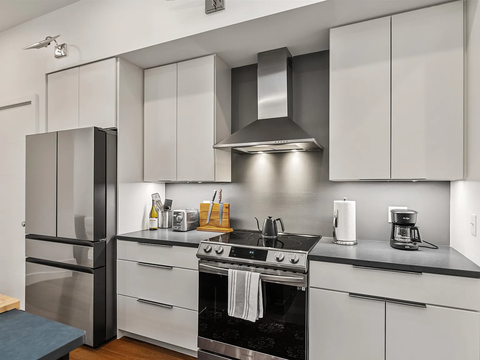 2 bed, 1092 sqft, $3,600 — Photo 3