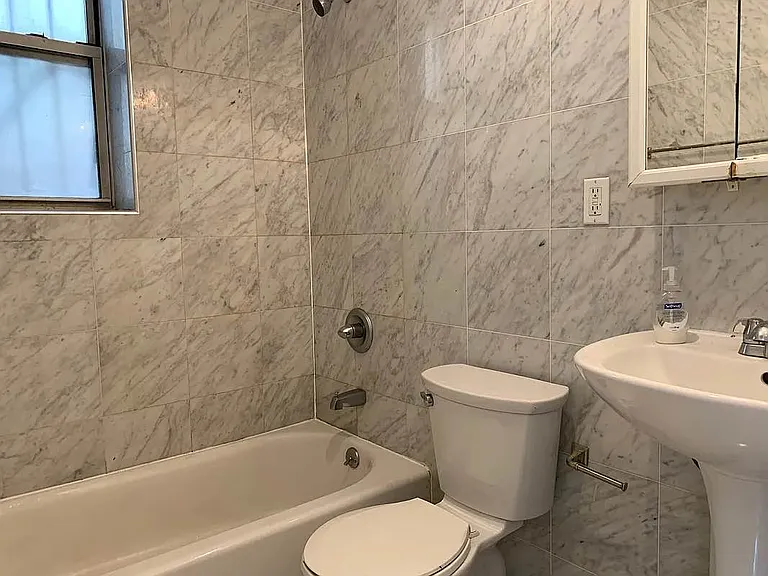 402 W 44th St #5T — Photo 8