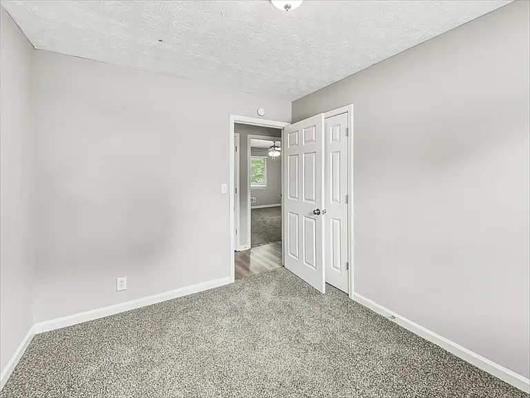2723 Rockdale Dr — Photo 12
