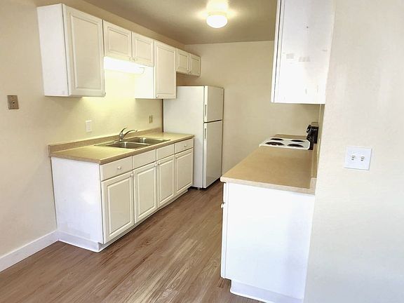 3rd image of 2640 Woodridge Ct APT 11