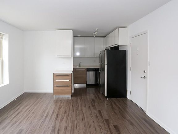 5th image of 925 W Carmen Ave APT 3E