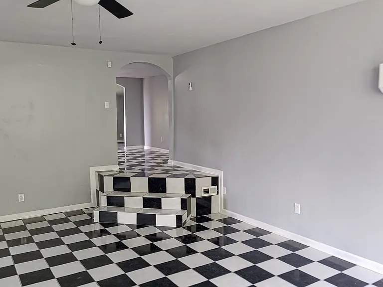 718 Gamble Dr — Photo 3