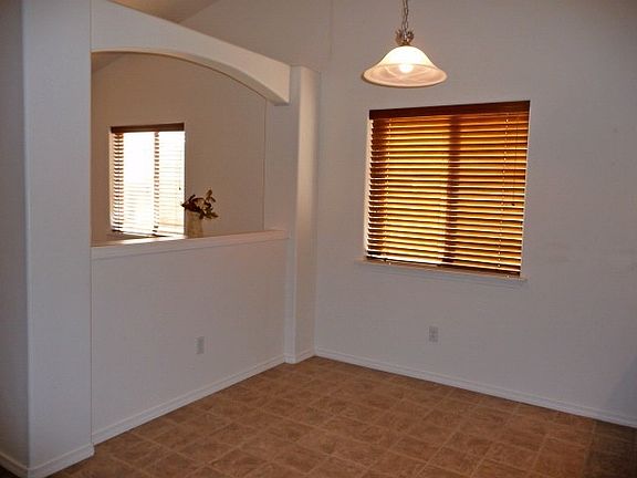 3rd image of 1613 E Truman Dr