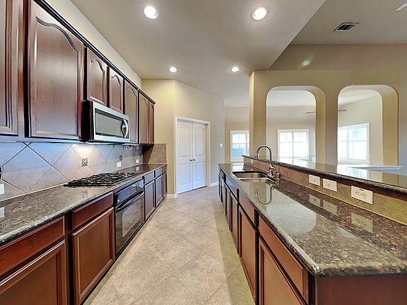 4th image of 2417 Lakebend Dr