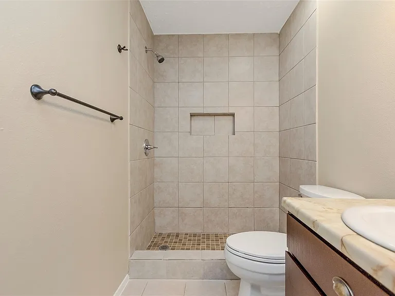 6903 Foxmont Ln — Photo 32