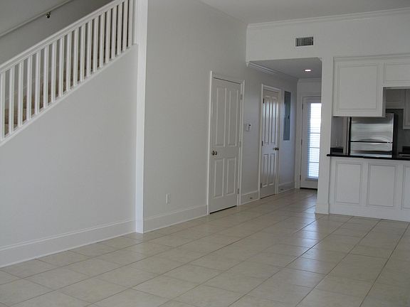 3rd image of 614 Henry St #6