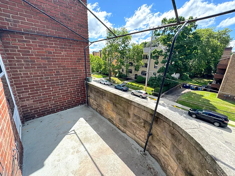 767 College St #303 — Photo 18