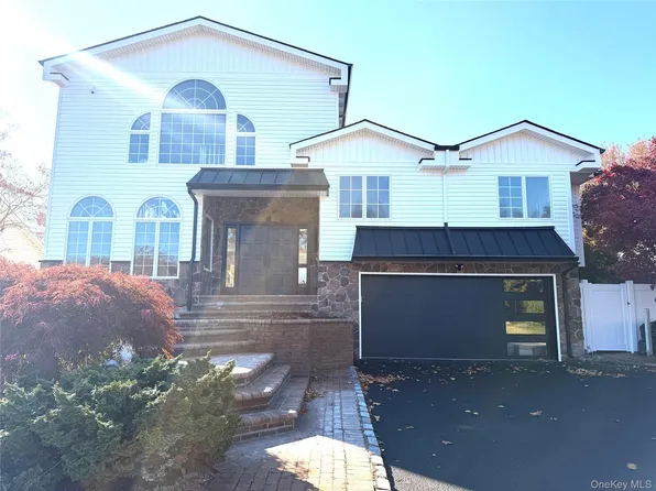 65 Mellow Ln, Jericho, NY 11753