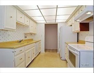 3rd image of 4900 Foster St APT 301