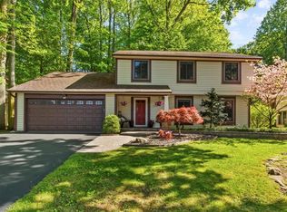 68 Larkwood Dr, Rochester, NY 14626