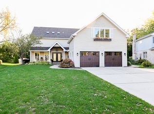 1806 Creekside Ln, Darien, IL 60561