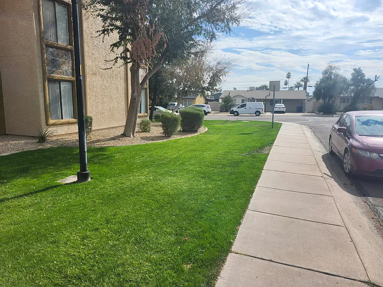 Brenda Arms Apartments — Photo 12