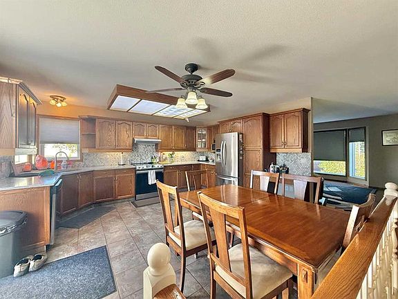 5th image of 379 SE Collinge Rd