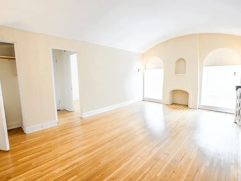Welcome to Central Lakes of Uptown, where modern living meets elegant design. This spacious, sunlit unit features stunning hardwood floors and an inviting fireplace, perfect for cozy evenings. Schedule your tour today and envision your new home!
