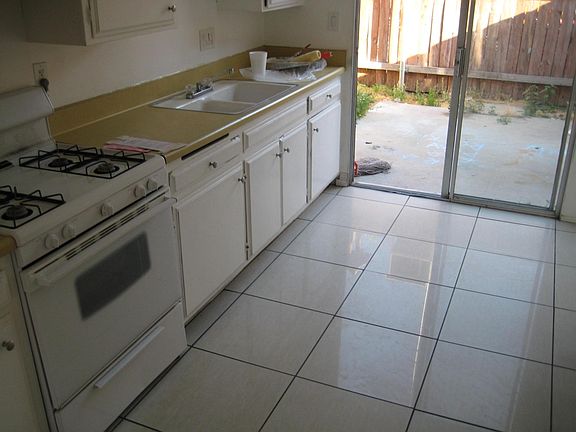 3rd image of 210 N Tahquitz Ave APT B