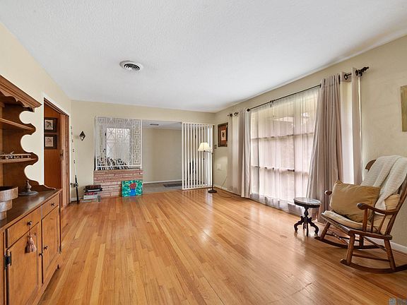 2nd image of 1425 Carolyn Sue Dr