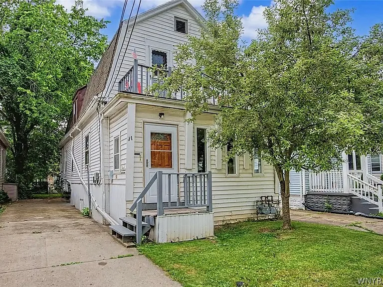 31 Riverside Ave — Photo 1