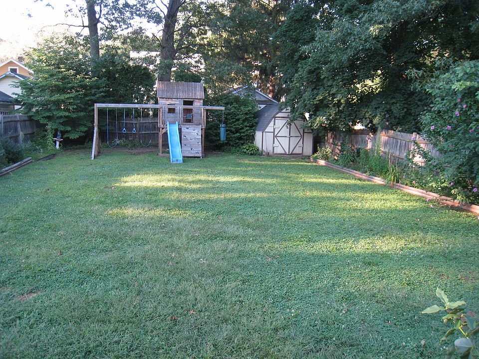 2nd image of 28 Hillcrest Rd