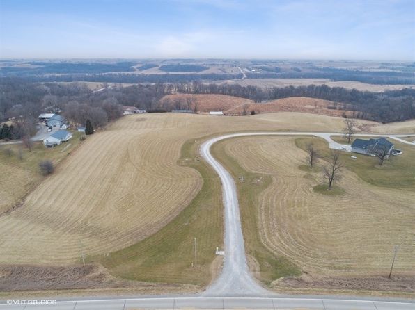 2818 W Dr, Parnell, IA 52325