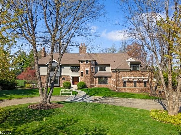 3rd image of 54 Hamilton Dr